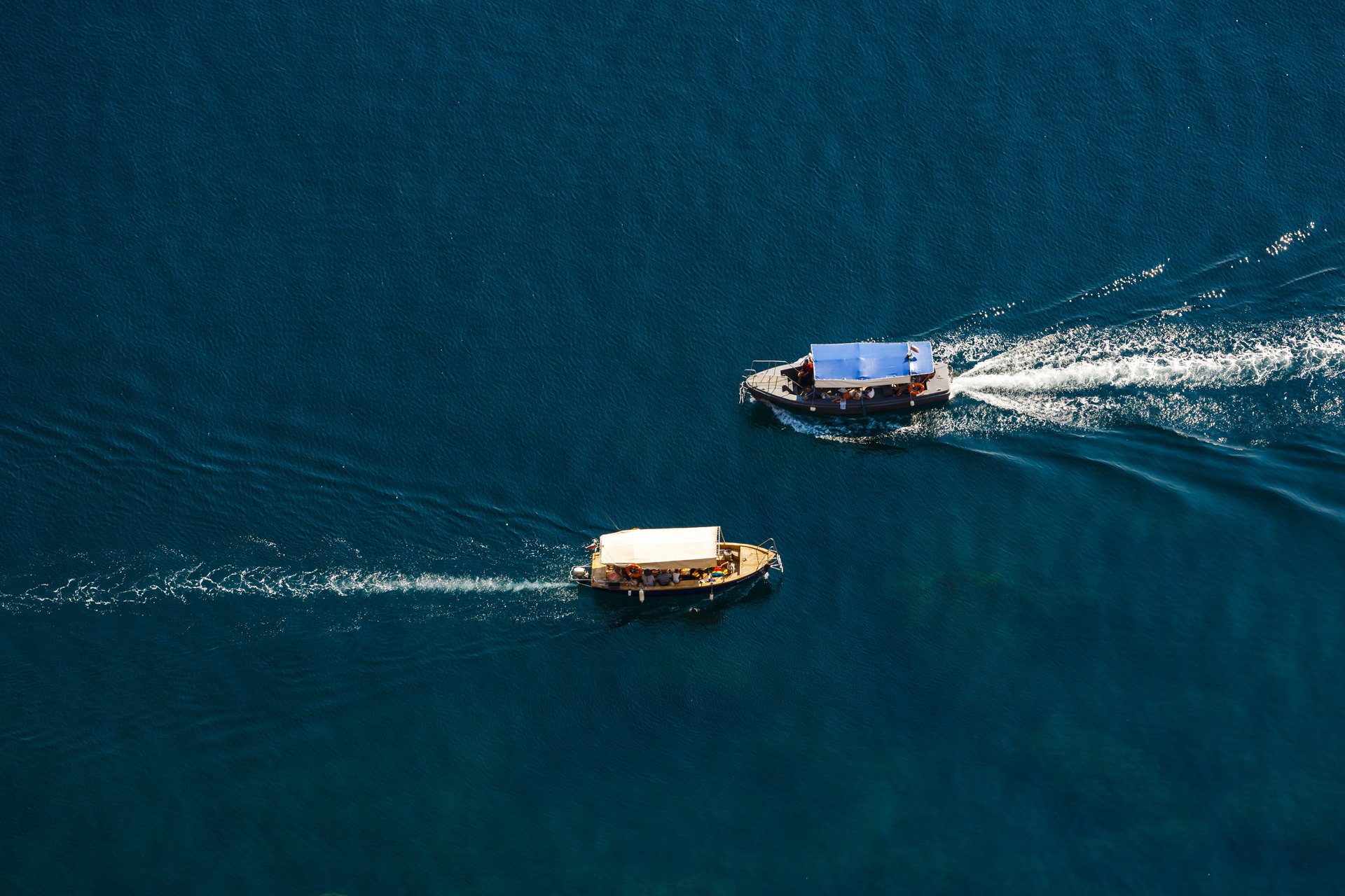 Two boats passing by eachother